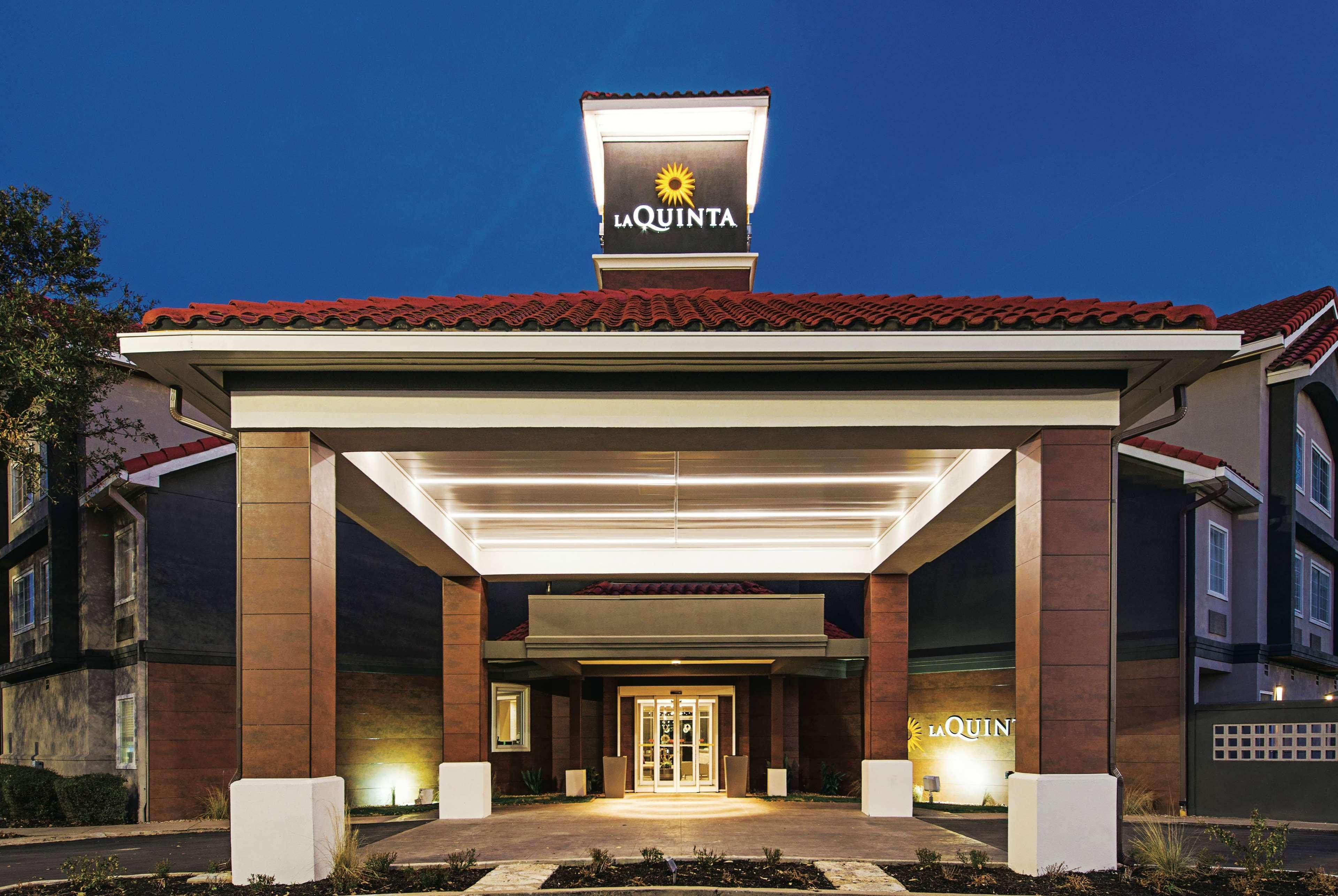 La Quinta By Wyndham Austin At The Domain Hotel Exterior foto