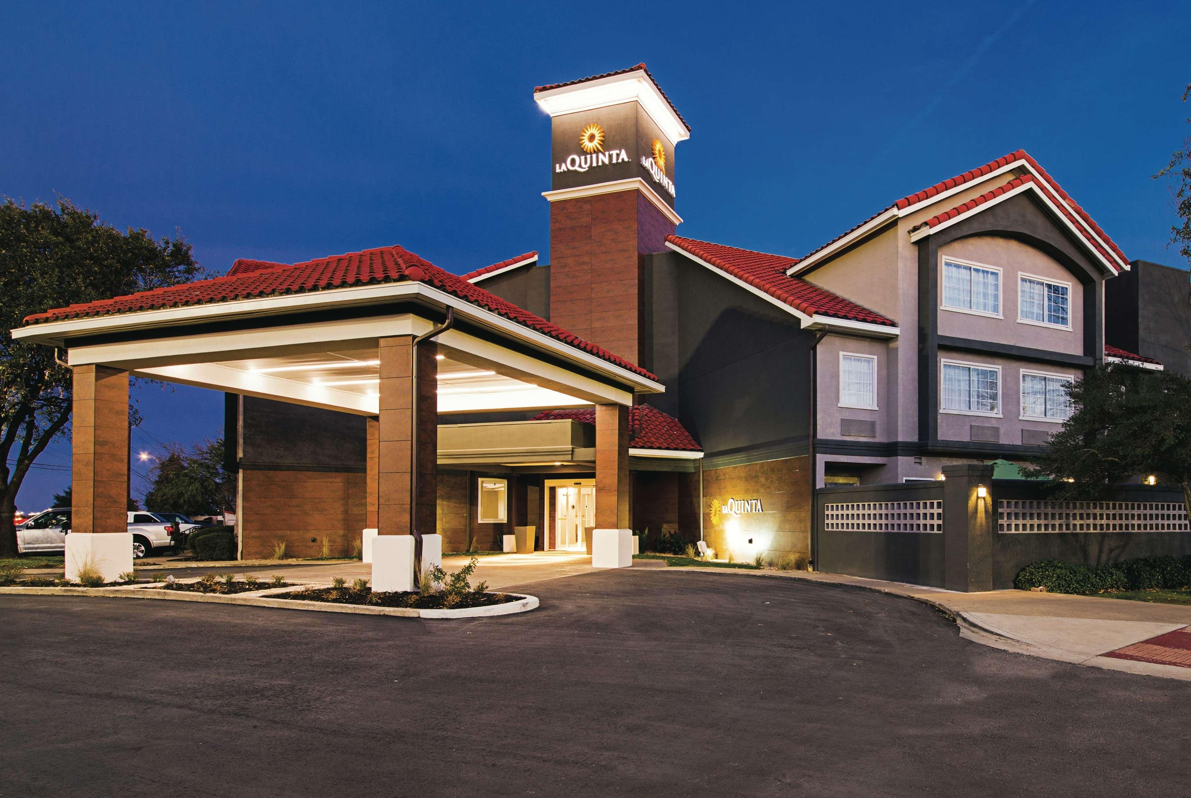 La Quinta By Wyndham Austin At The Domain Hotel Exterior foto